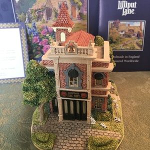 Lilliput Lane Fire Station 105 Disney figurine